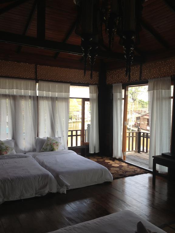 At Casa Guesthouse Amphawa Pokoj fotografie