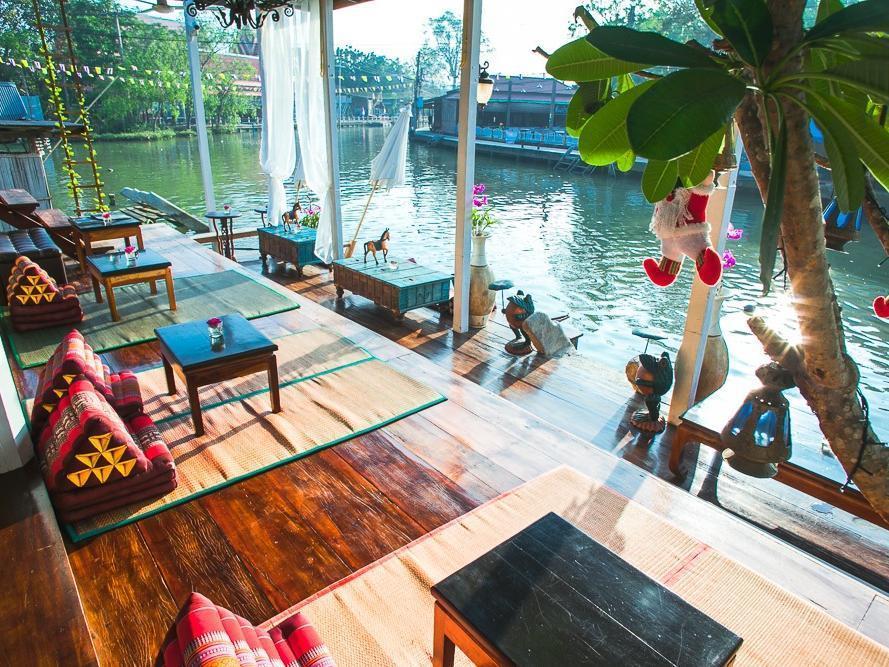 At Casa Guesthouse Amphawa Exteriér fotografie